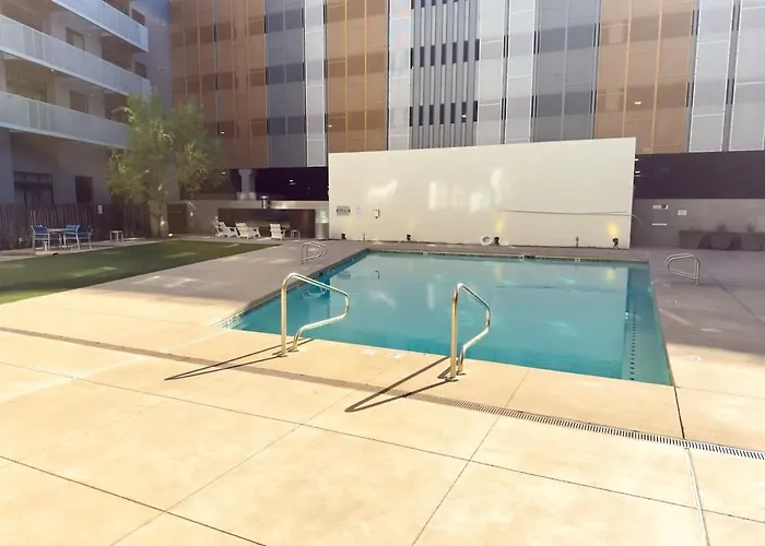 Apartment Centric 2br In Heart Of Dtphx Free Parking & Pool