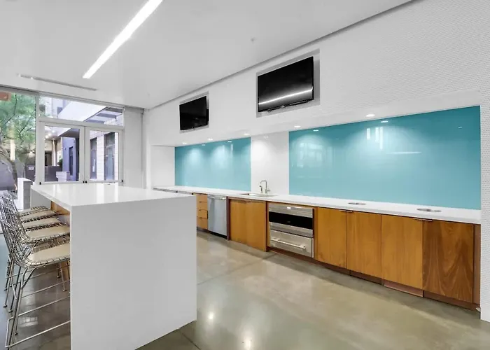 Centric 2br In Heart Of Dtphx Free Parking & Pool *