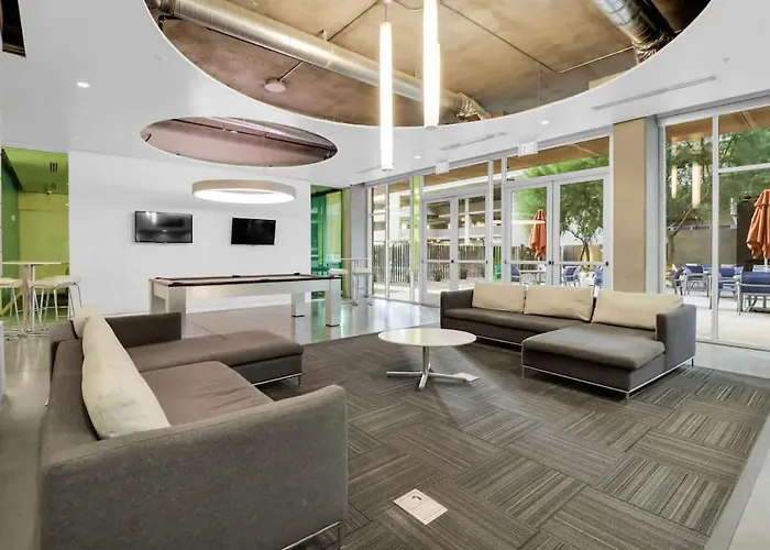 Centric 2br In Heart Of Dtphx Free Parking & Pool Apartment