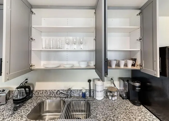 Apartment Centric 2br In Heart Of Dtphx Free Parking & Pool *