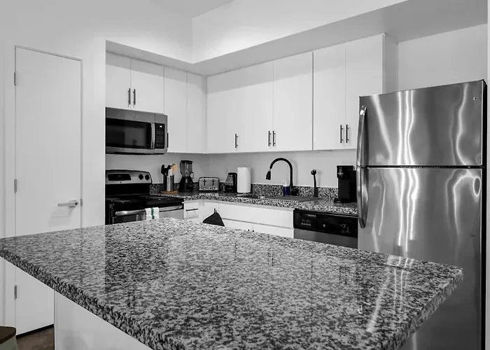 Centric 2br In Heart Of Dtphx Free Parking & Pool *
