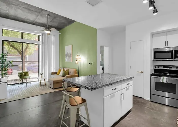 Centric 2br In Heart Of Dtphx Free Parking & Pool Phoenix
