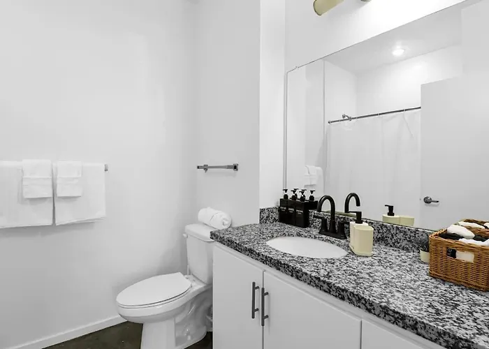 Apartment Centric 2br In Heart Of Dtphx Free Parking & Pool *