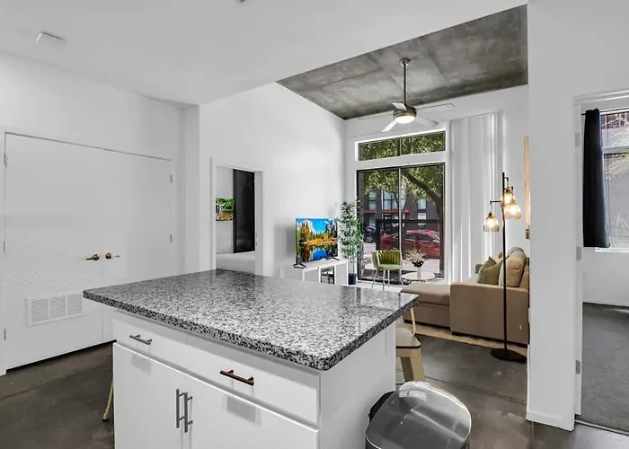 Centric 2br In Heart Of Dtphx Free Parking & Pool *