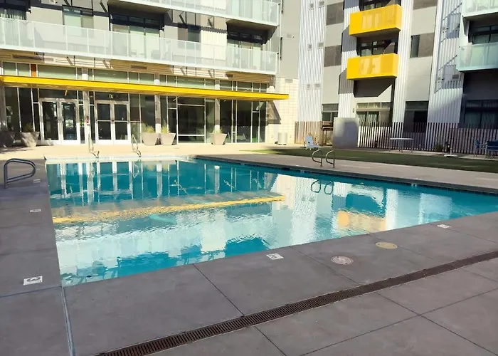 Centric 2br In Heart Of Dtphx Free Parking & Pool * Phoenix