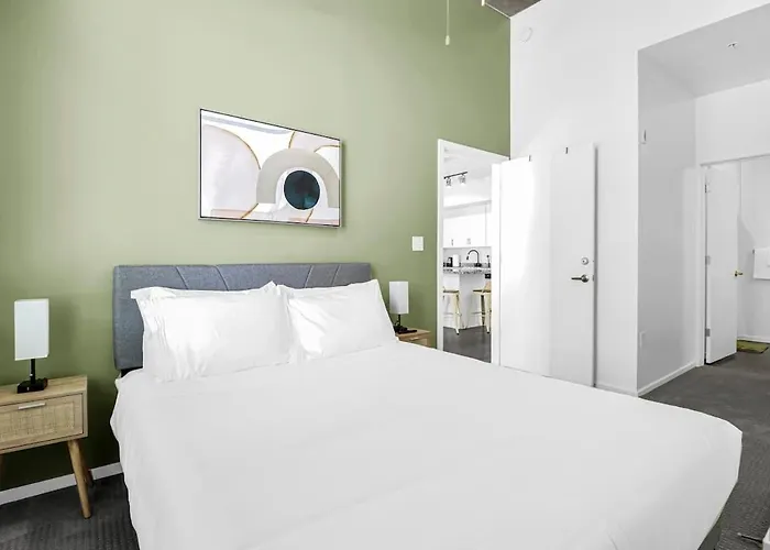Centric 2br In Heart Of Dtphx Free Parking & Pool