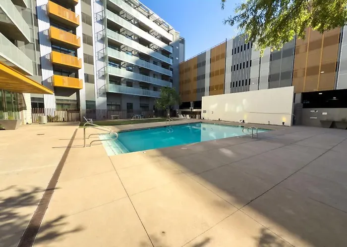 Centric 2br In Heart Of Dtphx Free Parking & Pool Apartment *