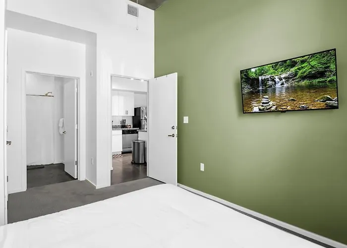 Apartment Centric 2br In Heart Of Dtphx Free Parking & Pool *