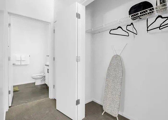 Centric 2br In Heart Of Dtphx Free Parking & Pool