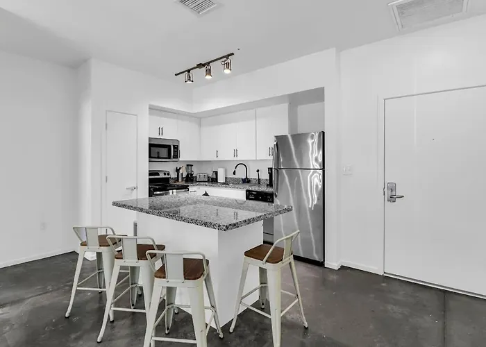 Centric 2br In Heart Of Dtphx Free Parking & Pool Apartment Phoenix