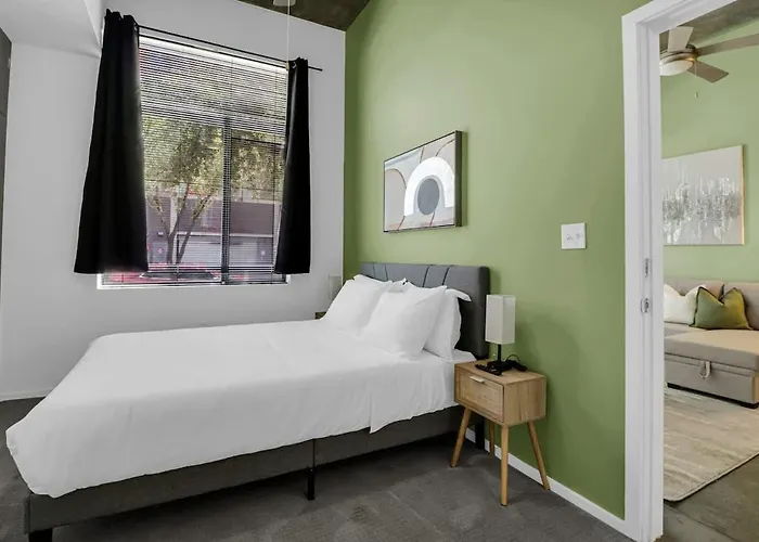 Centric 2br In Heart Of Dtphx Free Parking & Pool