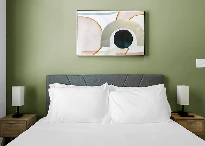 Apartment Centric 2br In Heart Of Dtphx Free Parking & Pool *