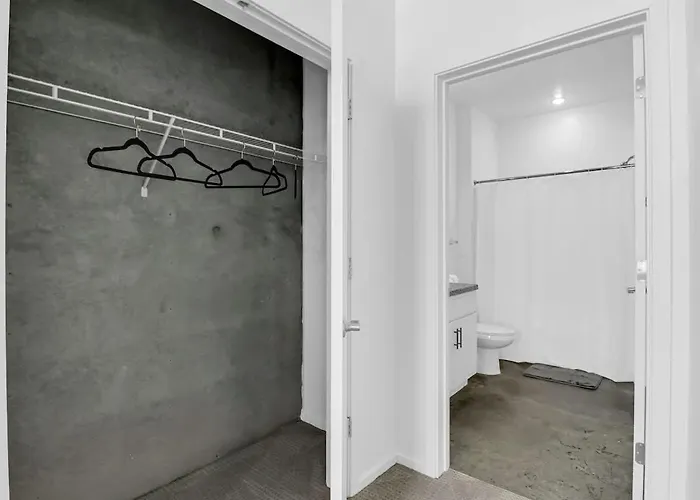 Centric 2br In Heart Of Dtphx Free Parking & Pool Apartment Phoenix