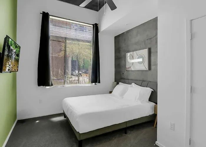 Apartment Centric 2br In Heart Of Dtphx Free Parking & Pool Phoenix