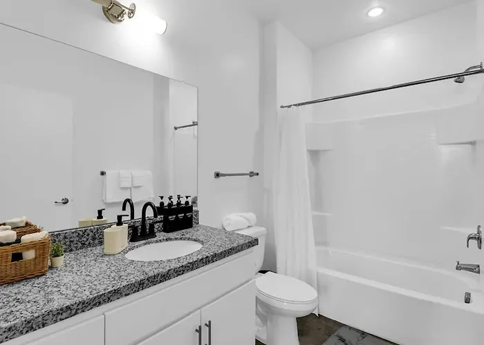Centric 2br In Heart Of Dtphx Free Parking & Pool * Phoenix