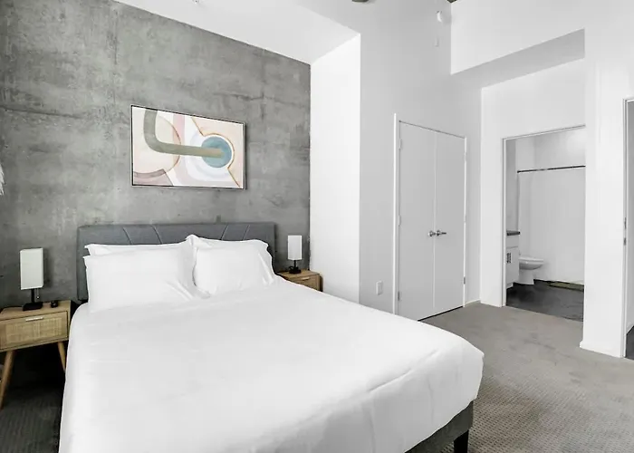 Centric 2br In Heart Of Dtphx Free Parking & Pool *