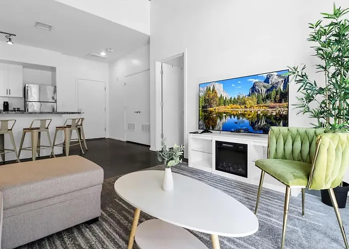 Centric 2br In Heart Of Dtphx Free Parking & Pool Phoenix