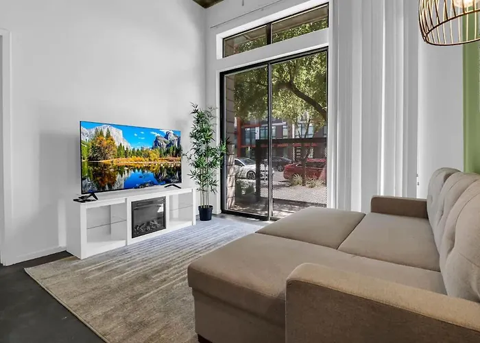 Centric 2br In Heart Of Dtphx Free Parking & Pool Apartment