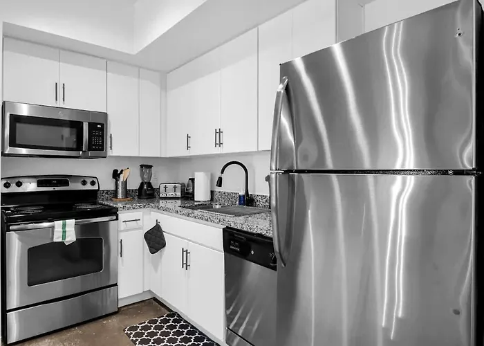 Centric 2br In Heart Of Dtphx Free Parking & Pool